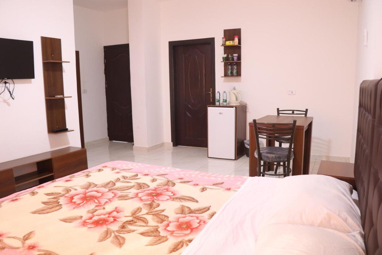 Faraseen Apartments Al Qastal Exterior photo
