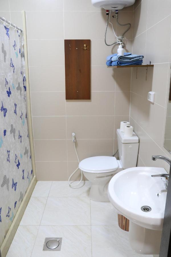 Faraseen Apartments Al Qastal Exterior photo