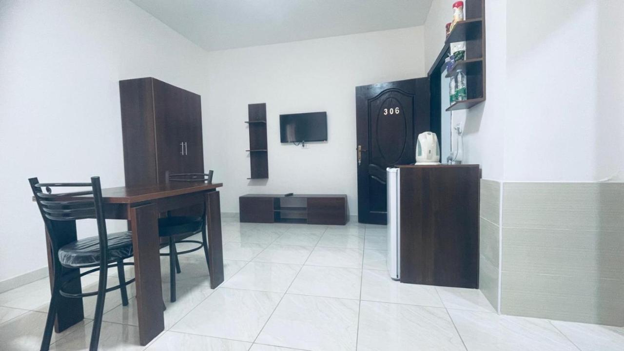 Faraseen Apartments Al Qastal Exterior photo