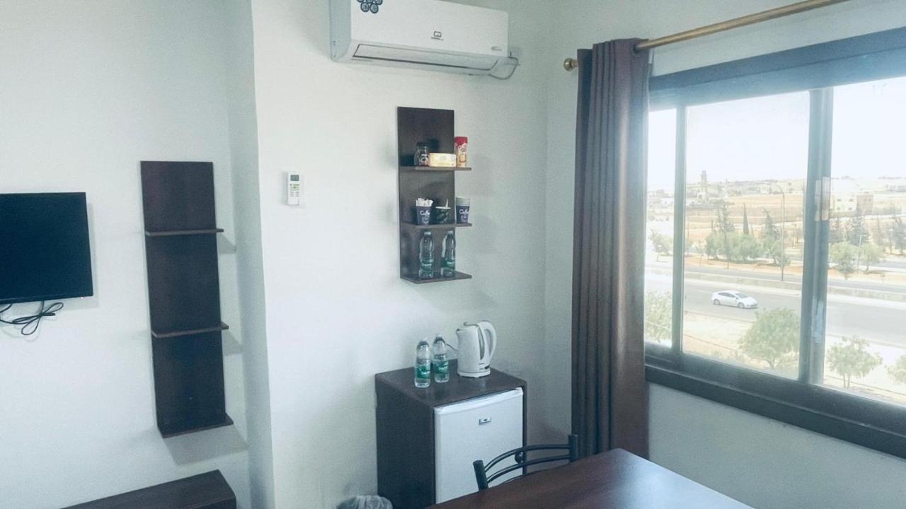 Faraseen Apartments Al Qastal Exterior photo