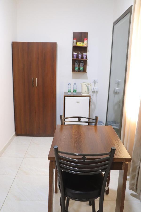 Faraseen Apartments Al Qastal Exterior photo